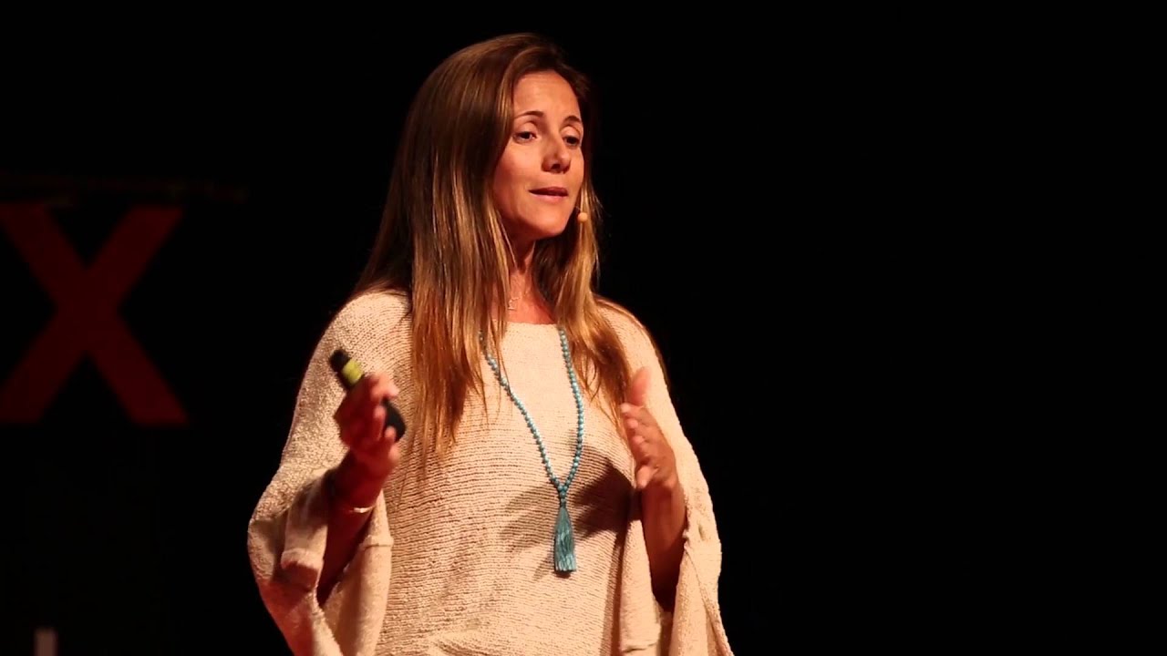 Sa&uacute;de Integral: nossa ess&ecirc;ncia | Luciana Costa | TEDxPassoFundo