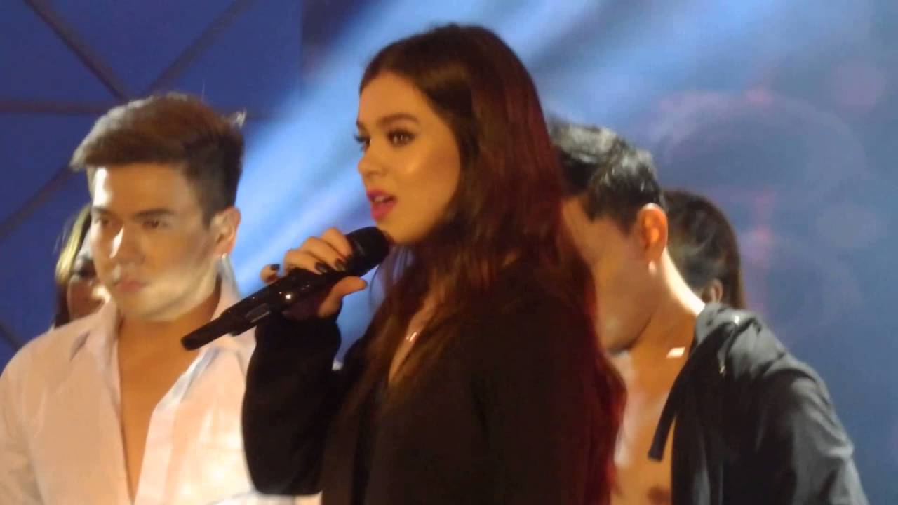 Hailee Steinfeld in Manila, Philippines