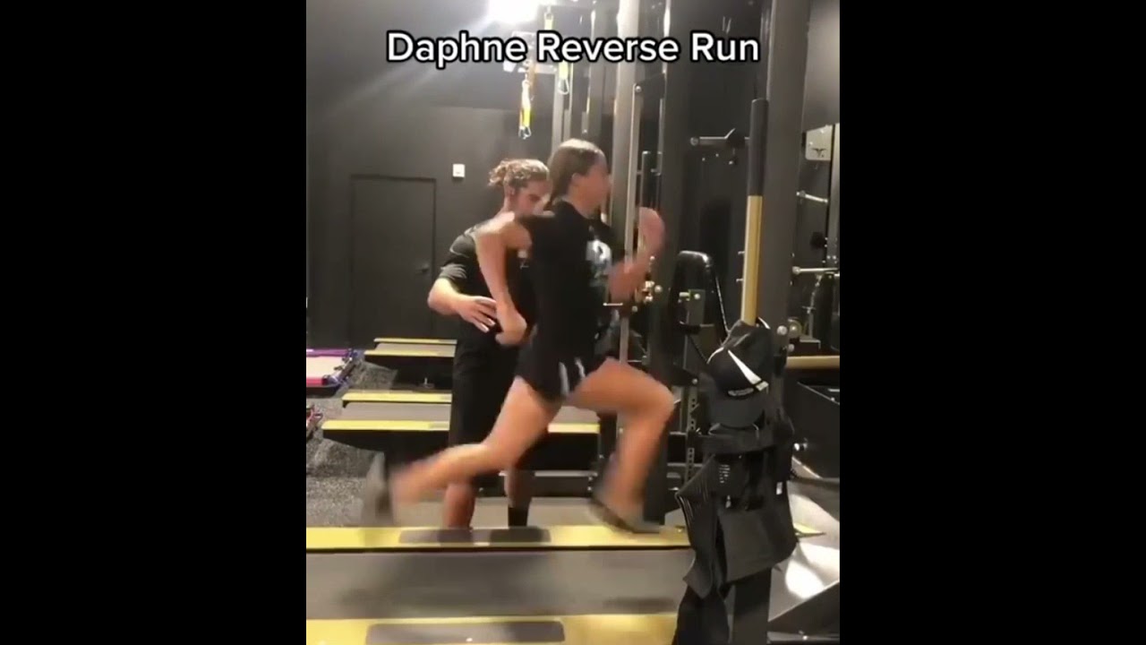 Reverse runing amazing |girl reverse runing#short#girlpower#girlfun#gymlover#gym