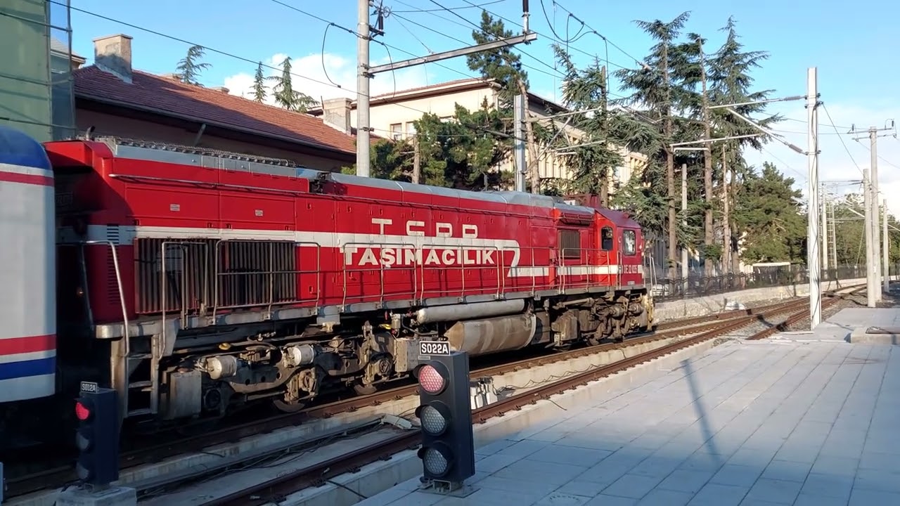 ANKARA GAR DE 22035 DOĞU EKSPRESİ  MAKİNİSTLER SEMİH VE OĞUZHAN KARDEŞLERİME TEŞEKKÜRLER