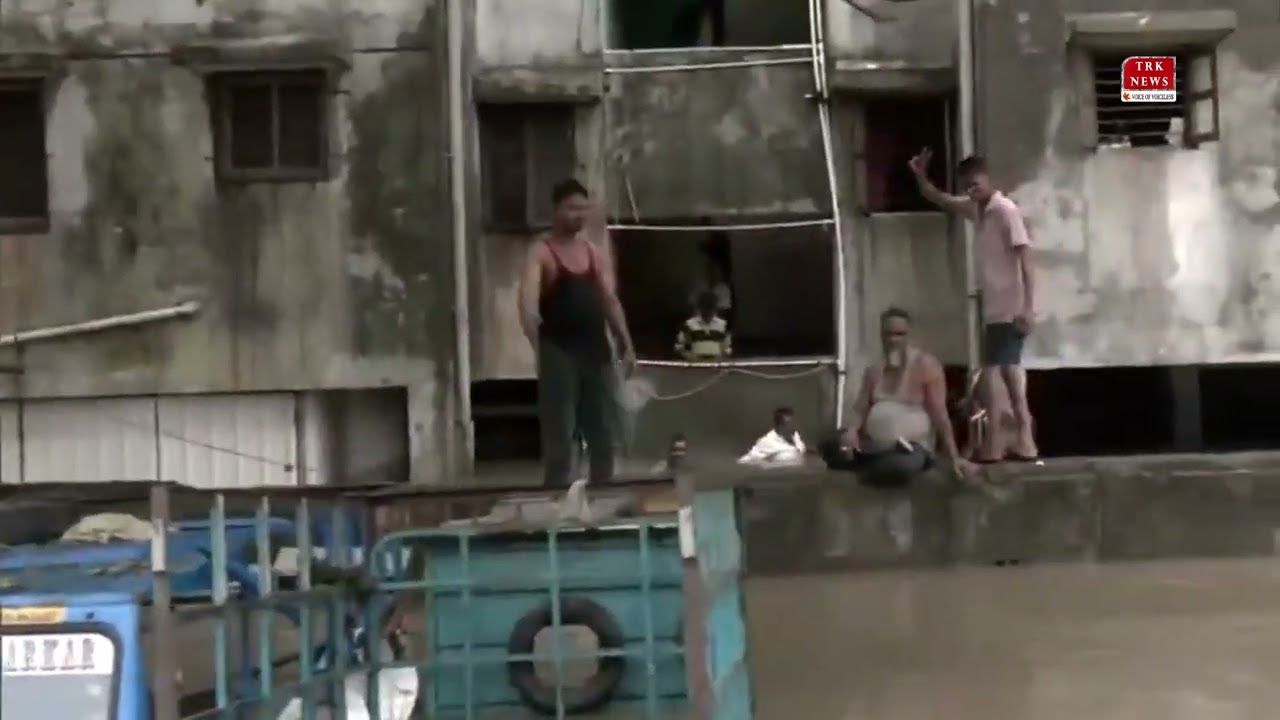 Surat | NDRF teams carried out rescue operations in flood-affected areas of Surat as incessant 
