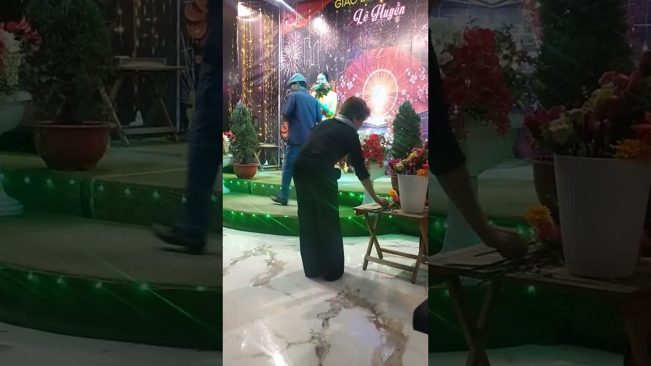 Ca khúc: Người đi ngoài phố _ sáng tác: Anh Việt Thu _ Trình bày: Ngọc Trâm 