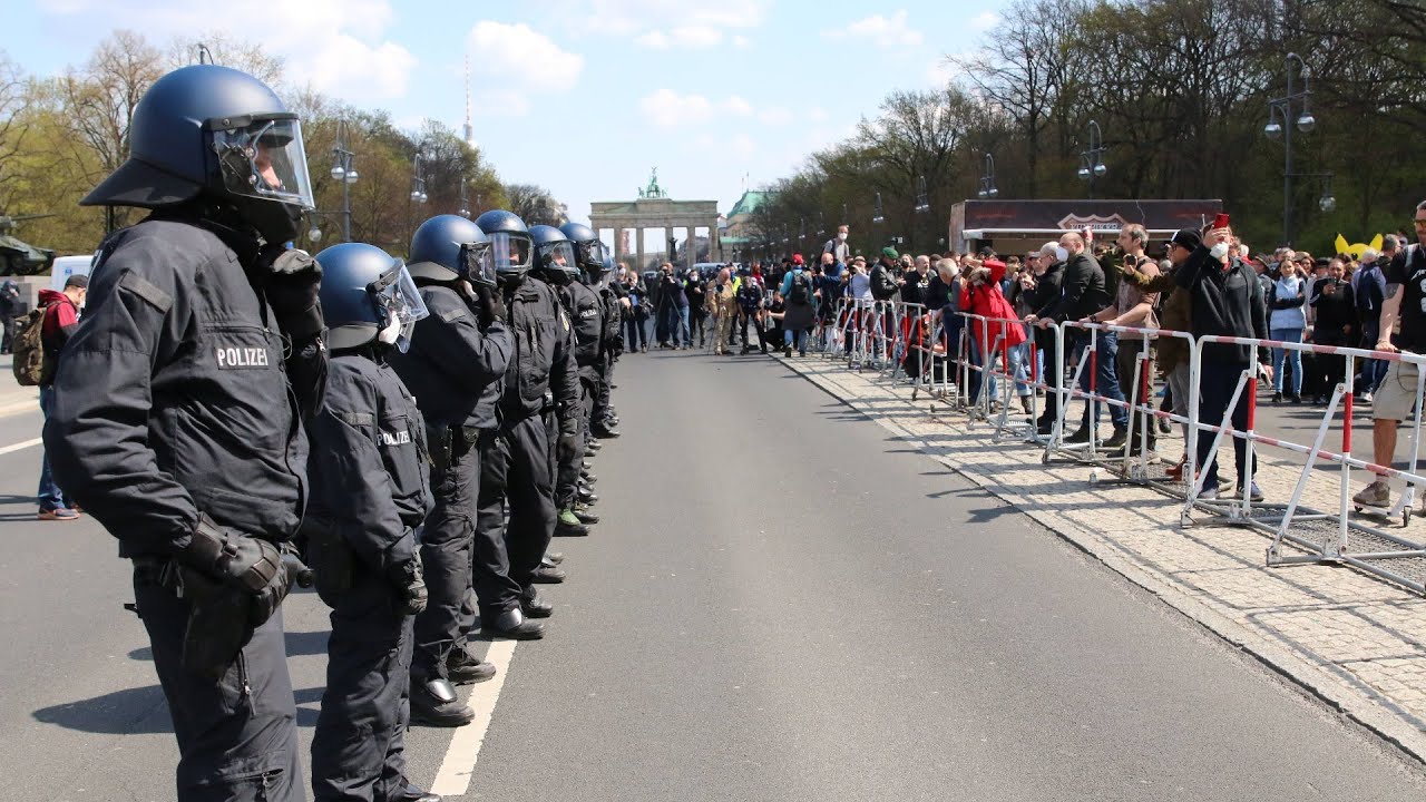 Polizei löst Corona-Demo in Berlin auf