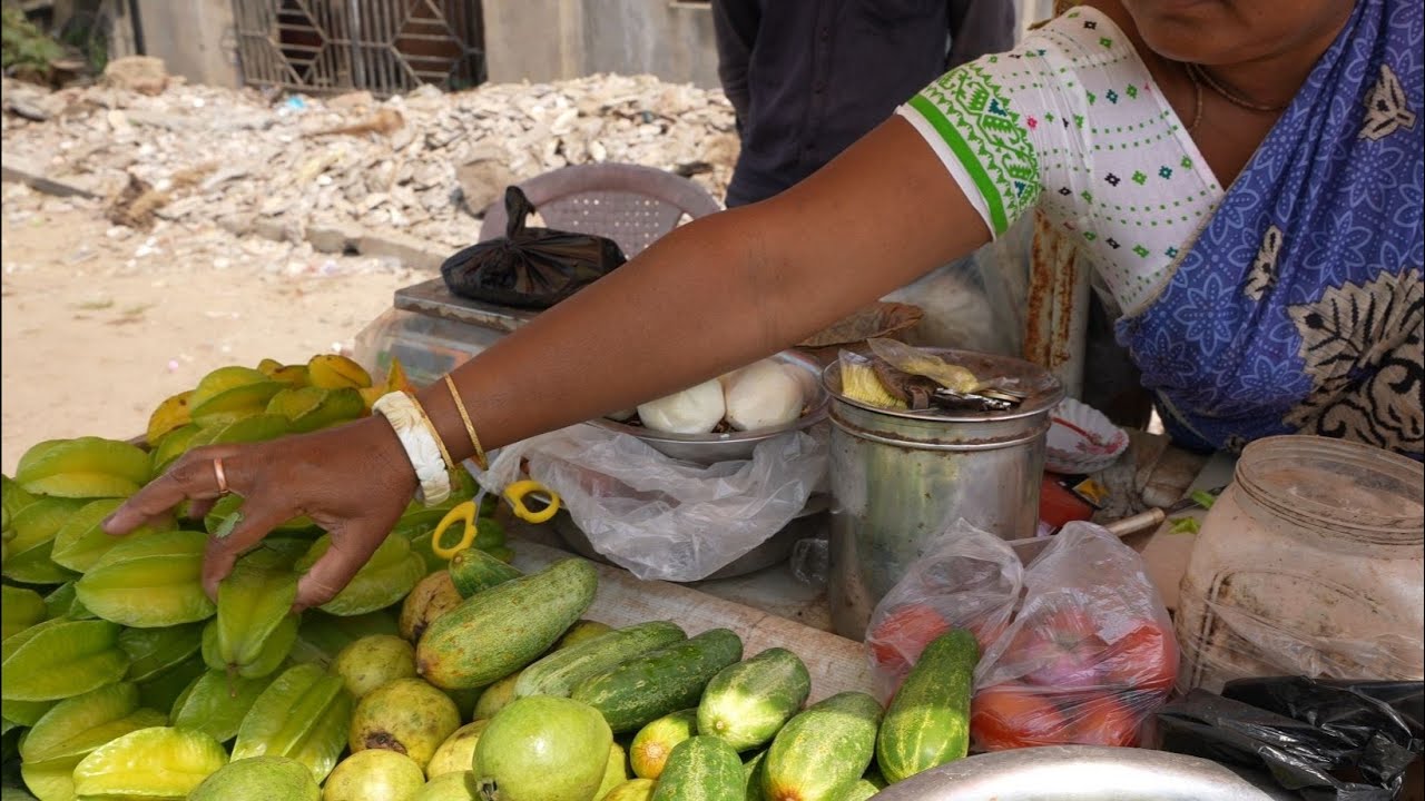 This Woman Making UNIQUE Fruit Chaat In Street| Indian Street Food
