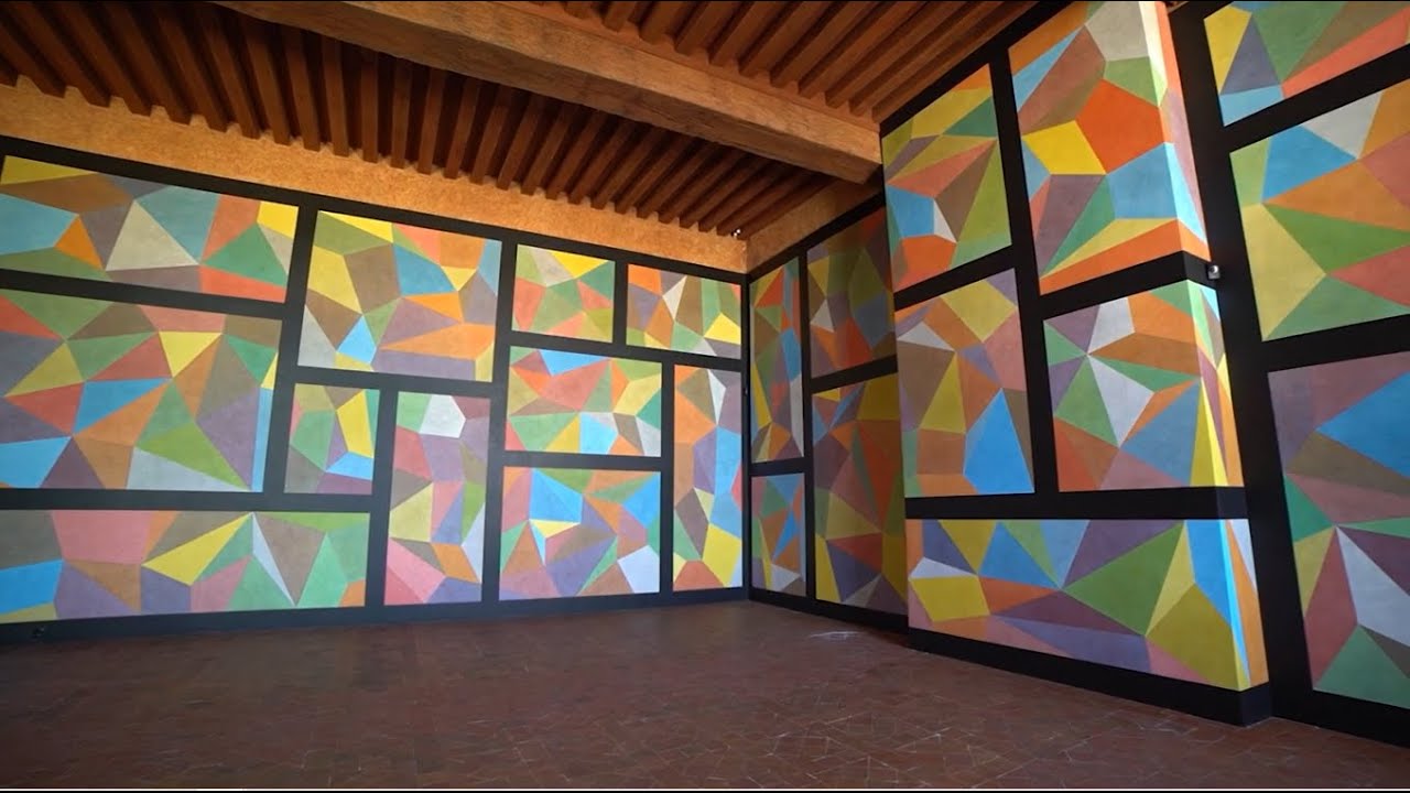 Réalisation de l'œuvre Wall Drawing #752 de Sol LeWitt (FNAC 94617) au Château d'Oiron