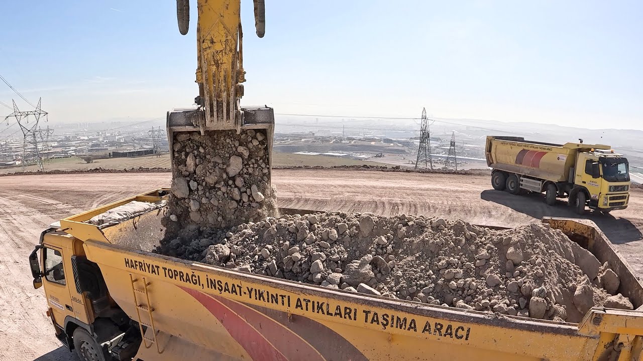 Sumıtomo Excavator Loading Trucks And operator View