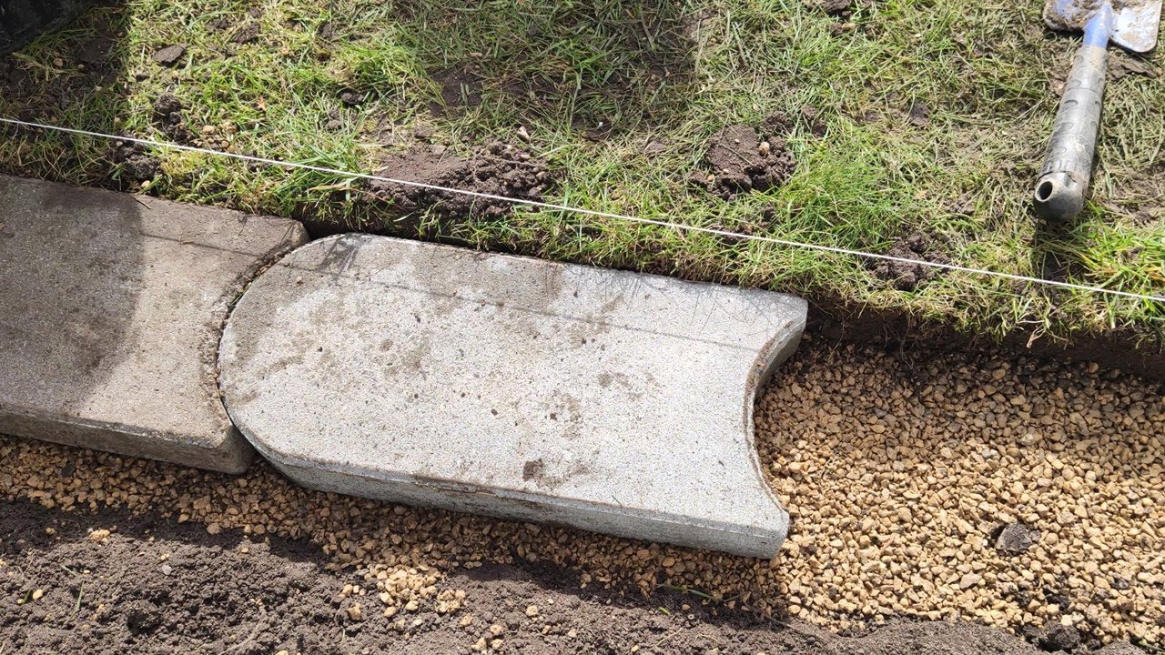 Mähsteine setzen ohne Beton (Rasen Mähkante)