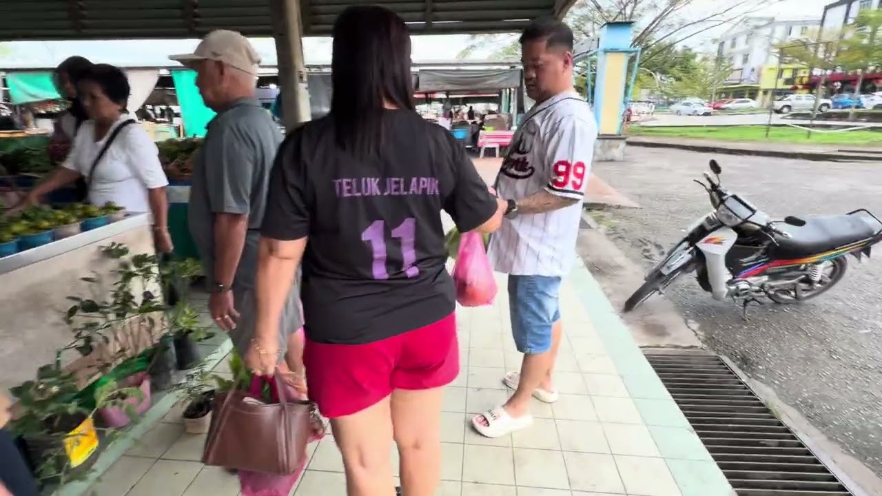 Beli belah di Market Sibu Jaya.