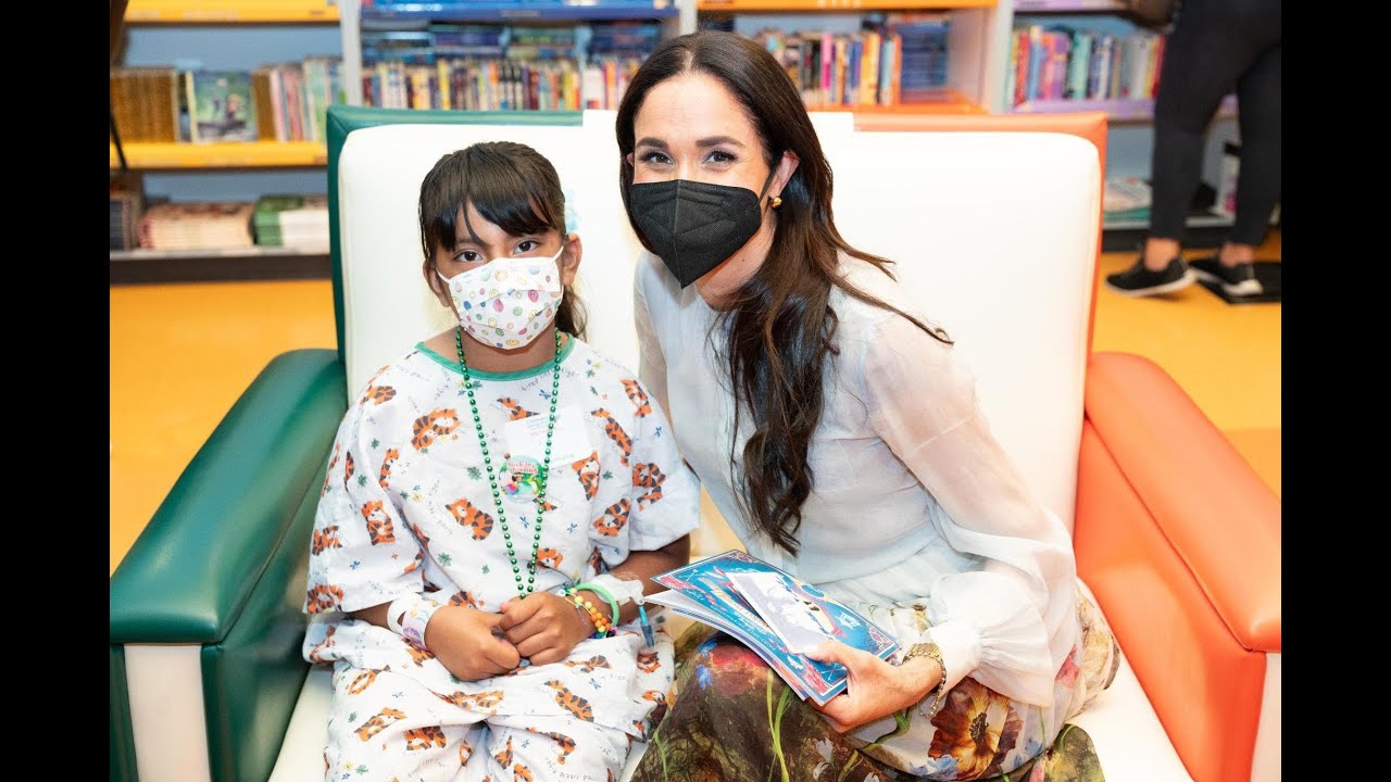 Duchess Meghan Markle Surprises Kids at LA Hospital | E! News