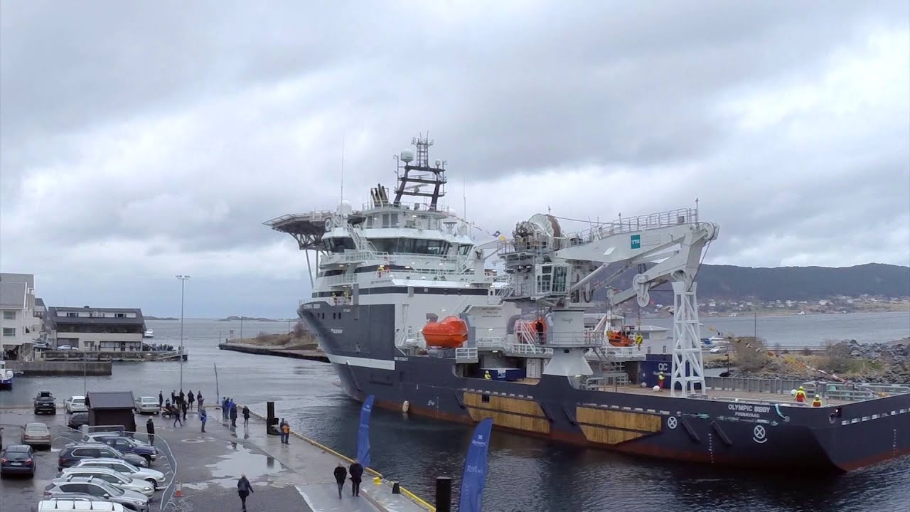 Olympic Bibby entering Fosnav&aring;g harbour 9 April 2015