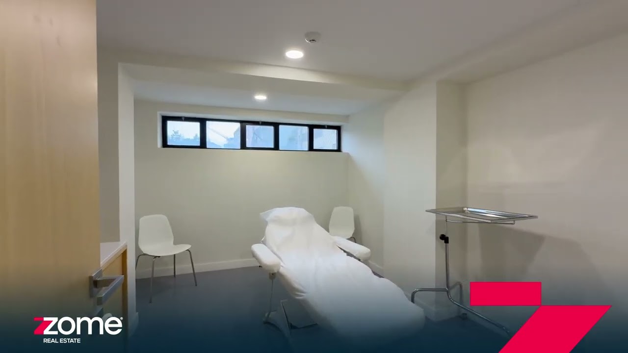Espaço comercial, de 2 pisos, com 4 lugares de estacionamento na Boavista