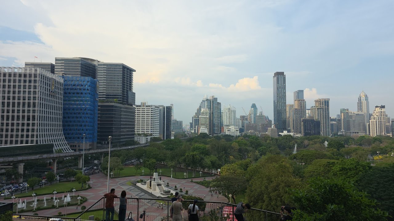 Bangkok Secret Garden Walk 🌿 Dusit Central Park Relaxing Water & Jazz Sounds | City ASMR 4K