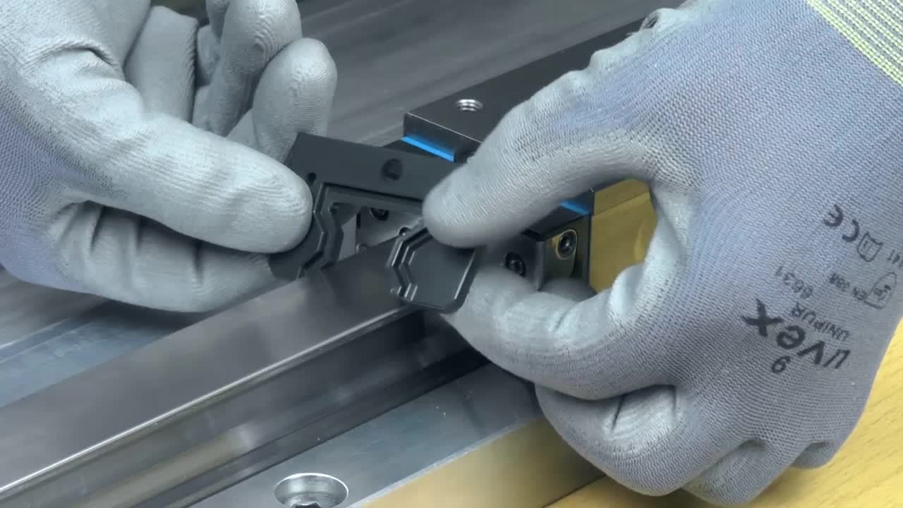 [EN] Bosch Rexroth: Mounting of FKM-seal on roller runner block (How-To)