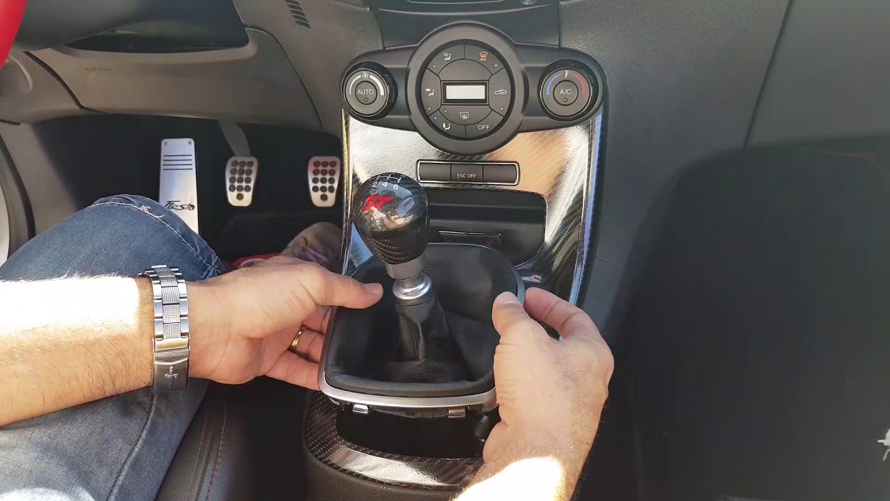 Smontaggio consolle cambio Fiesta St180