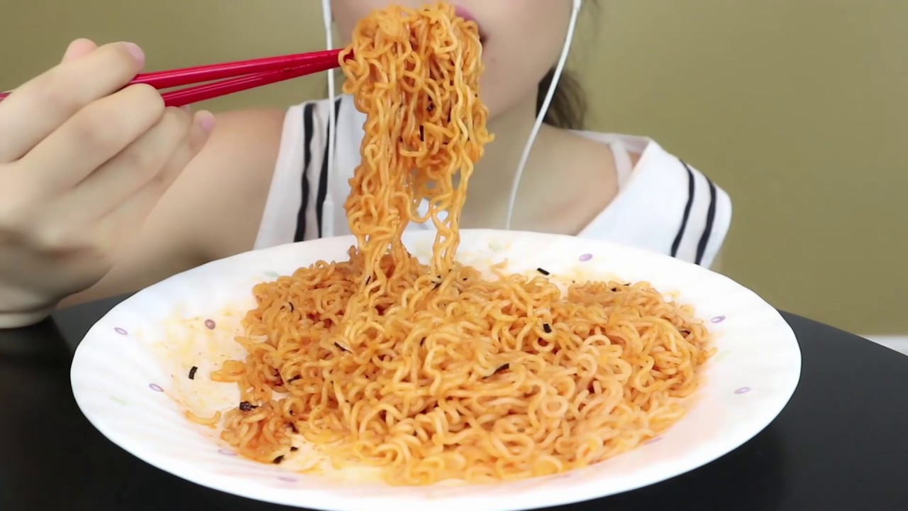 ASMR Bibimmyeon 비빔면 Spicy Cold Noodles 리얼사운드 Big Bites eating sounds | MINEE EATS