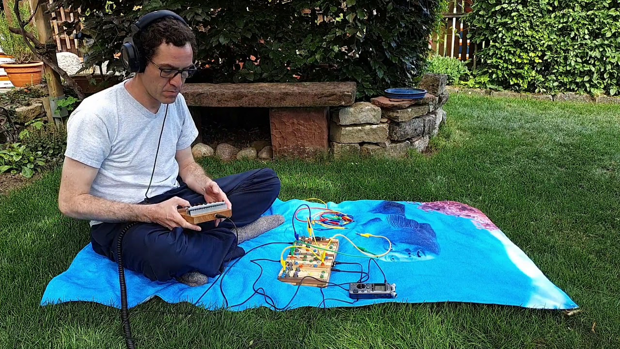 In the garden {cocoquantus, kalimba, field recordings}
