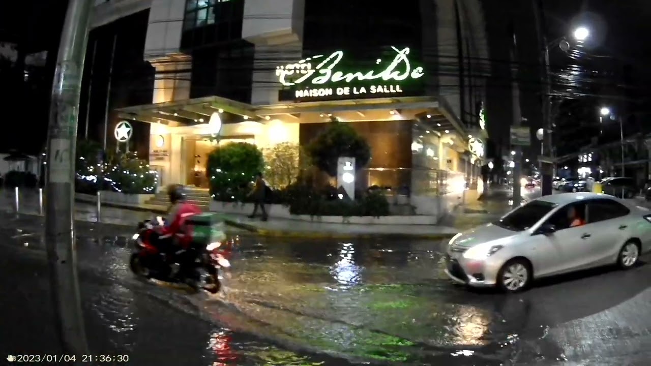 Hotel Benilde Maison De La Salle. I used to sleep inside there in the past. That's why I filmed it.