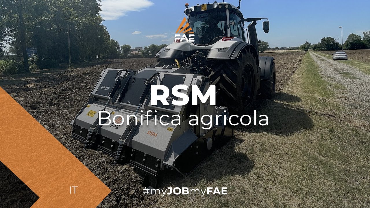 La frantumasassi FAE per impieghi gravosi al lavoro con un trattore Valtra