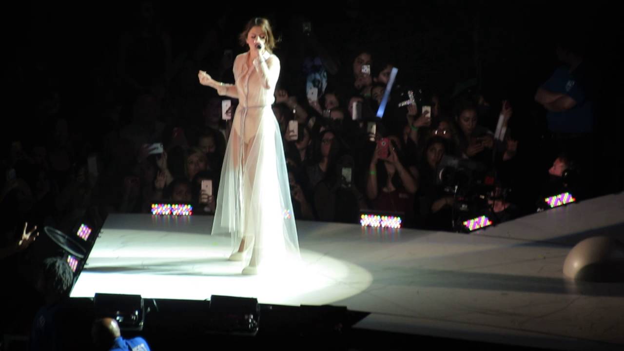 Selena Gomez- Transfiguration and Nobody (Sleep Train Arena)