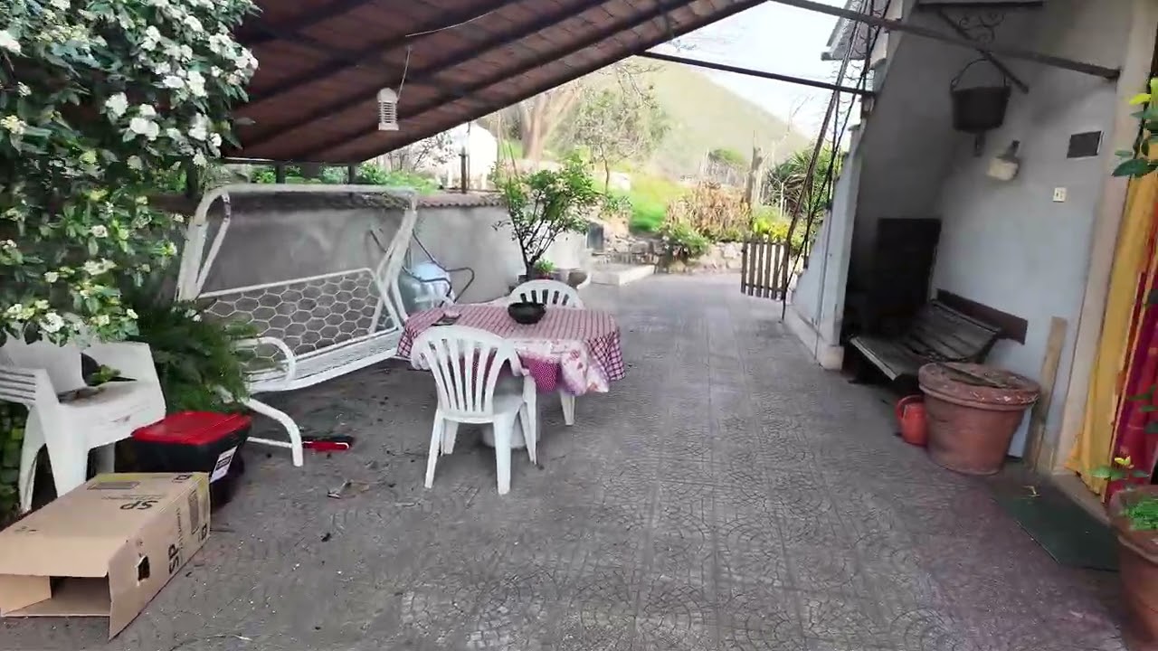 FARA IN SABINA (RI) - fraz. Pomonte: villa indipendente con giardino