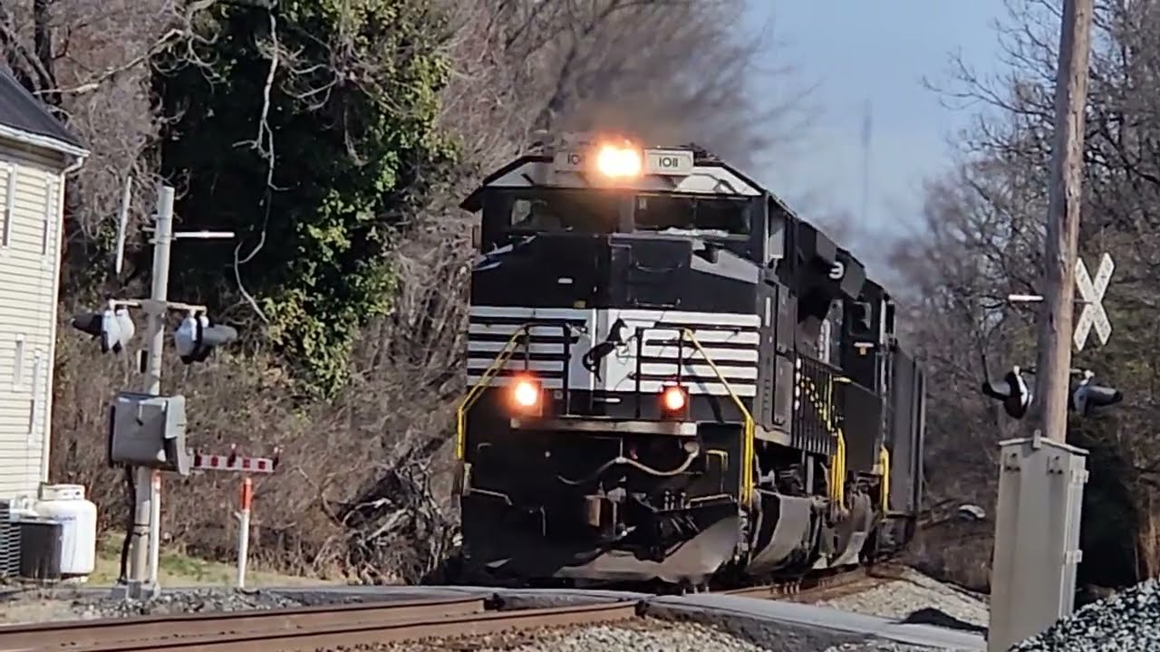 NS 1011 Leads NS 3649 NS 4511 NS 4824 on NS 578 Passing Through in Boyce VA