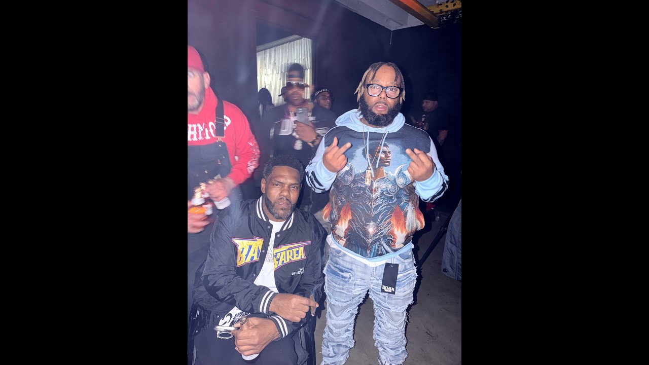 L-Cokeka ft. Keak Da Sneak    Performing 