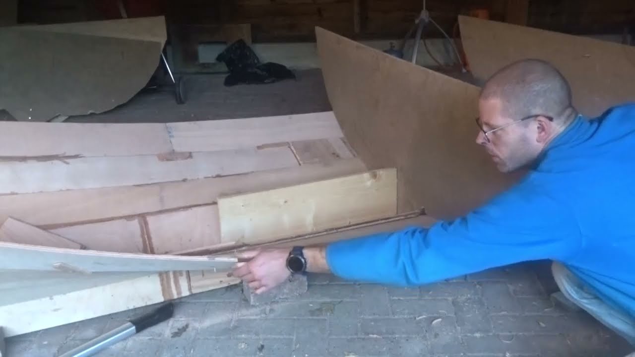 I try to build a viking ship #3 building the hull, the hardest part!