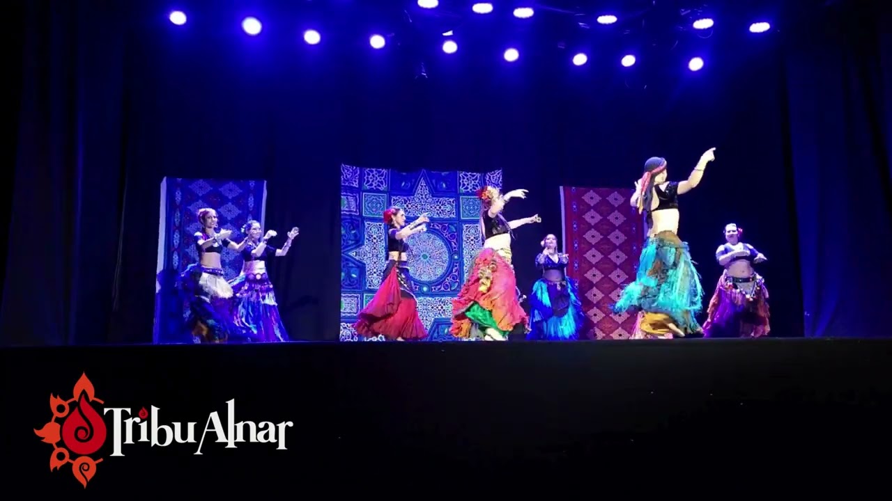 Tribu Alnar en Gala Latidos de Oriente - FCBD&reg;Style