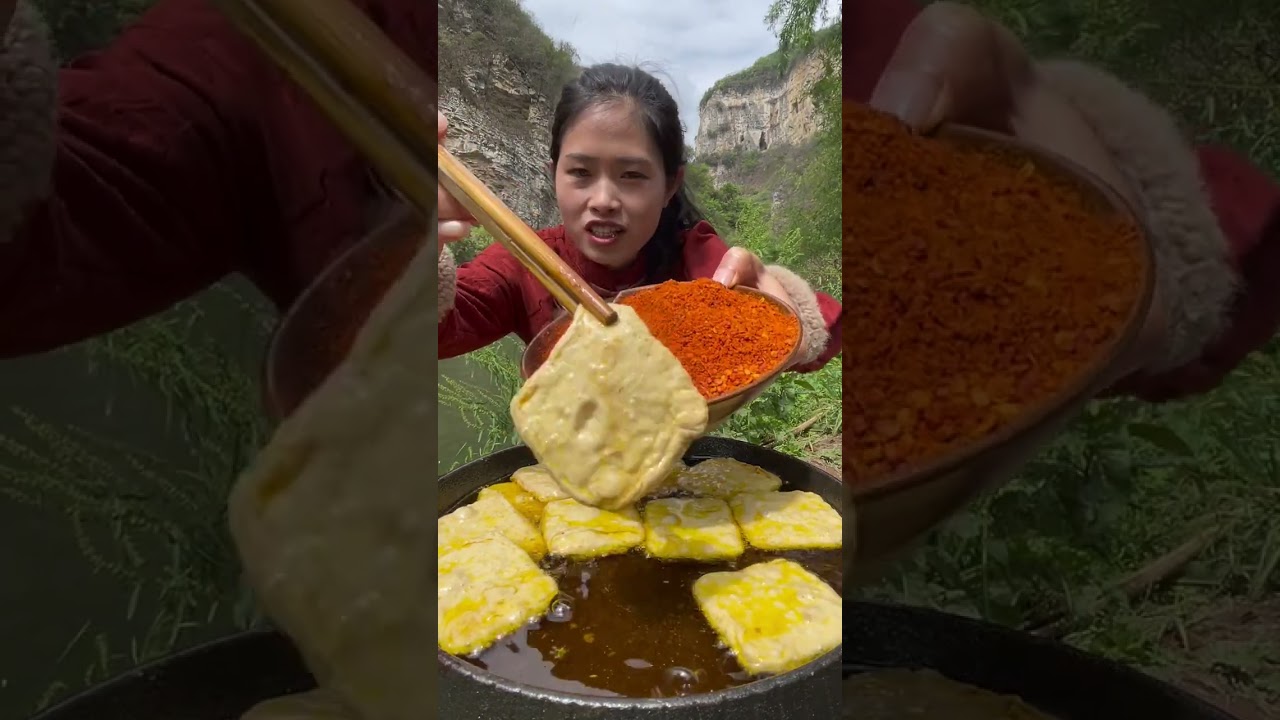 Eating yummy hot food on the cook near the beautiful Guizhou mountain! 