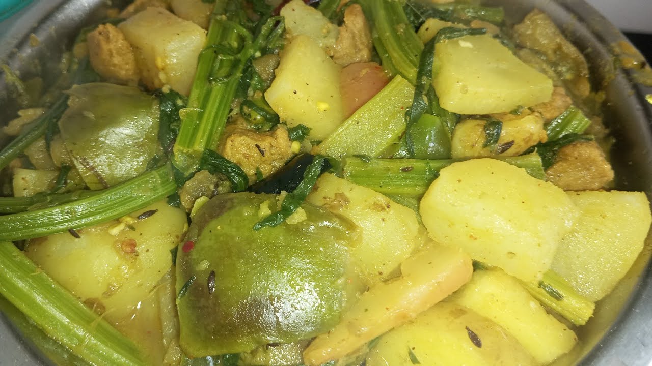 আজকের দুপুরের লাঞ্চে বানিয়েছি মিক্স সবজি #cooking #homecuisine #food 