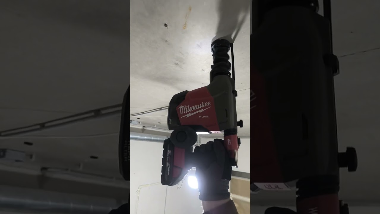 Перфоратор Milwaukee M18 FUEL FHAFOH16, со встроенным пылесосом. #electrician