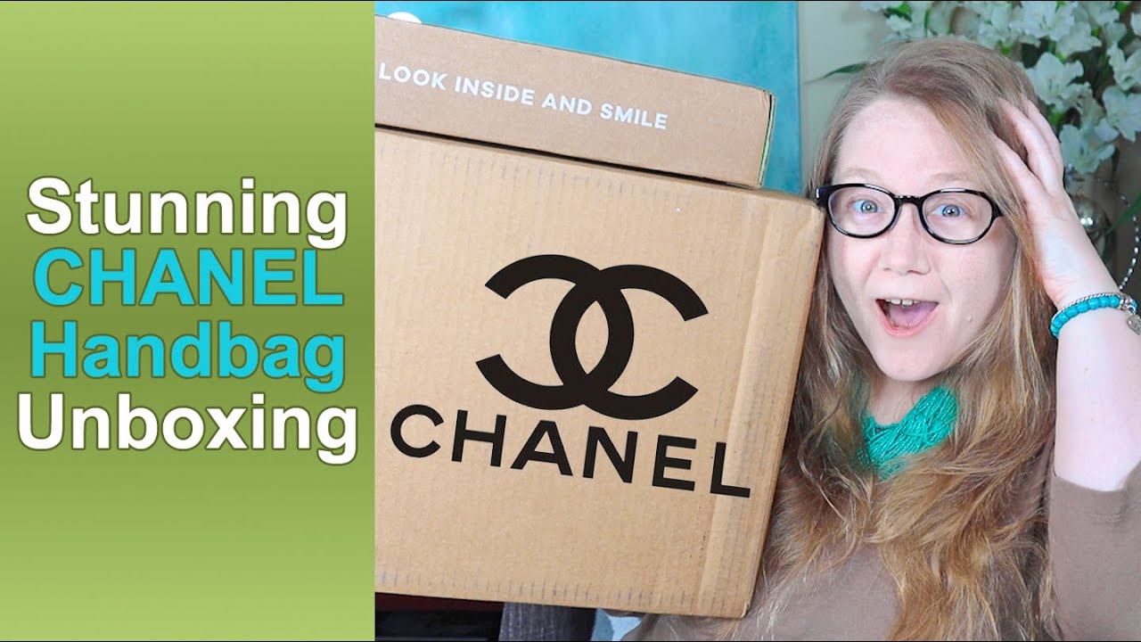Распаковка: бирюзовый клатч CHANEL REISSUE || Autumn Beckman
