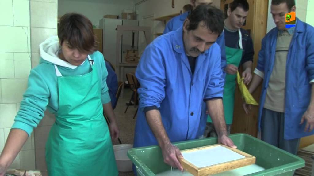 Fogyatékosok rehabilitációs intézete és otthona papírmerítő műhely