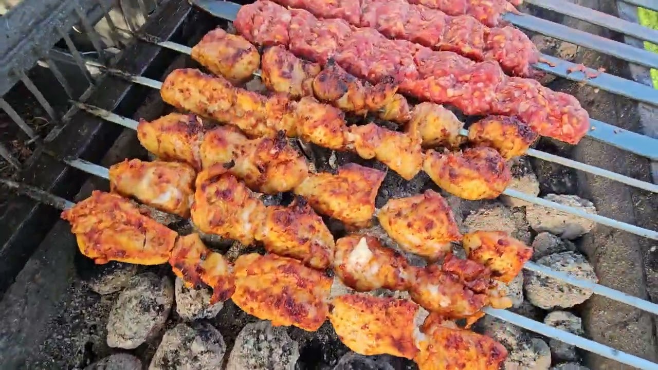 Bahçe evinde Mangal partysi