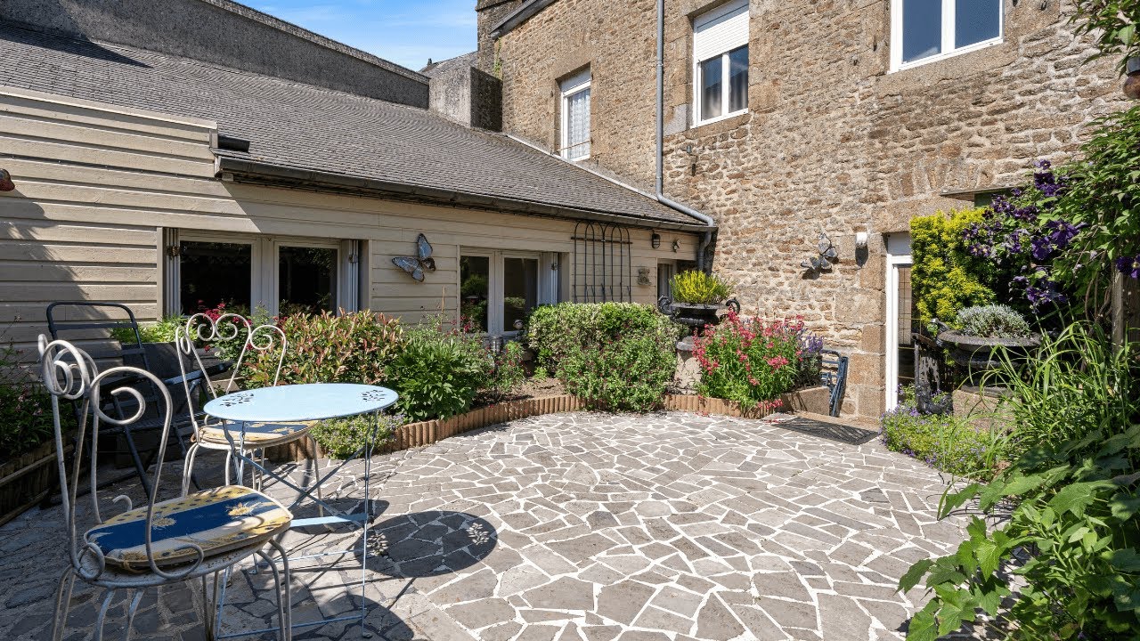 Saint Denis des Gastines, Mayenne €245,000