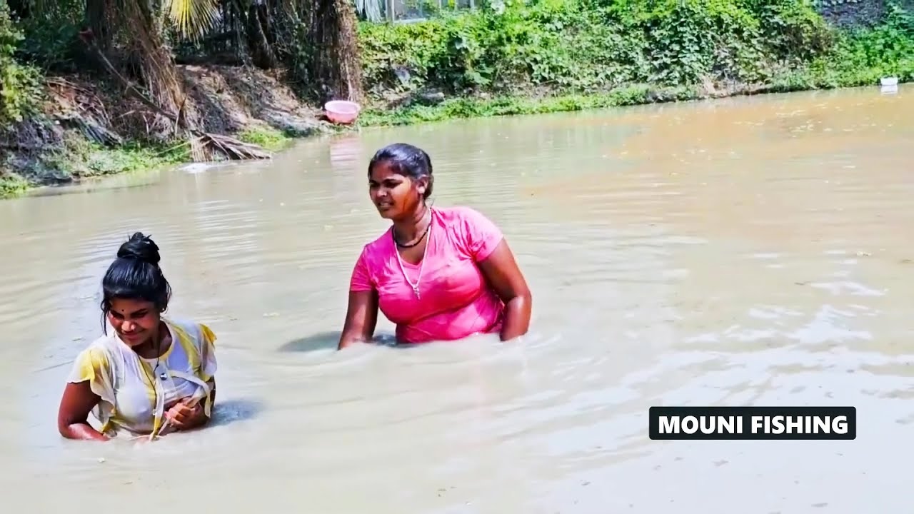 Amazing Mouni Net Fishing with Village Women in Traditional Style