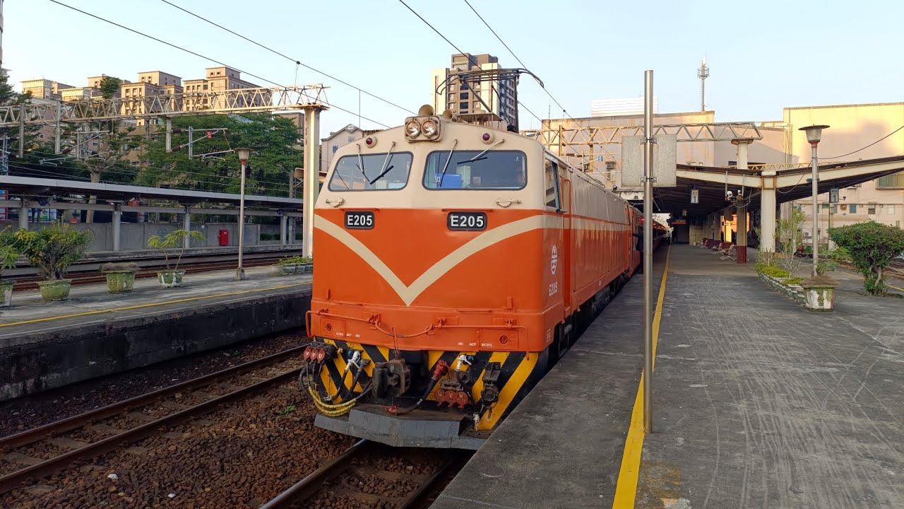 台鐵 莒光號(E205) 521次 樹林站 離站