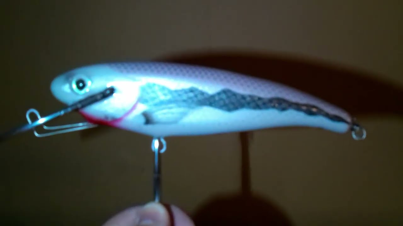 Lure Making!!  Painting A 7.5 Inch Musky Bait