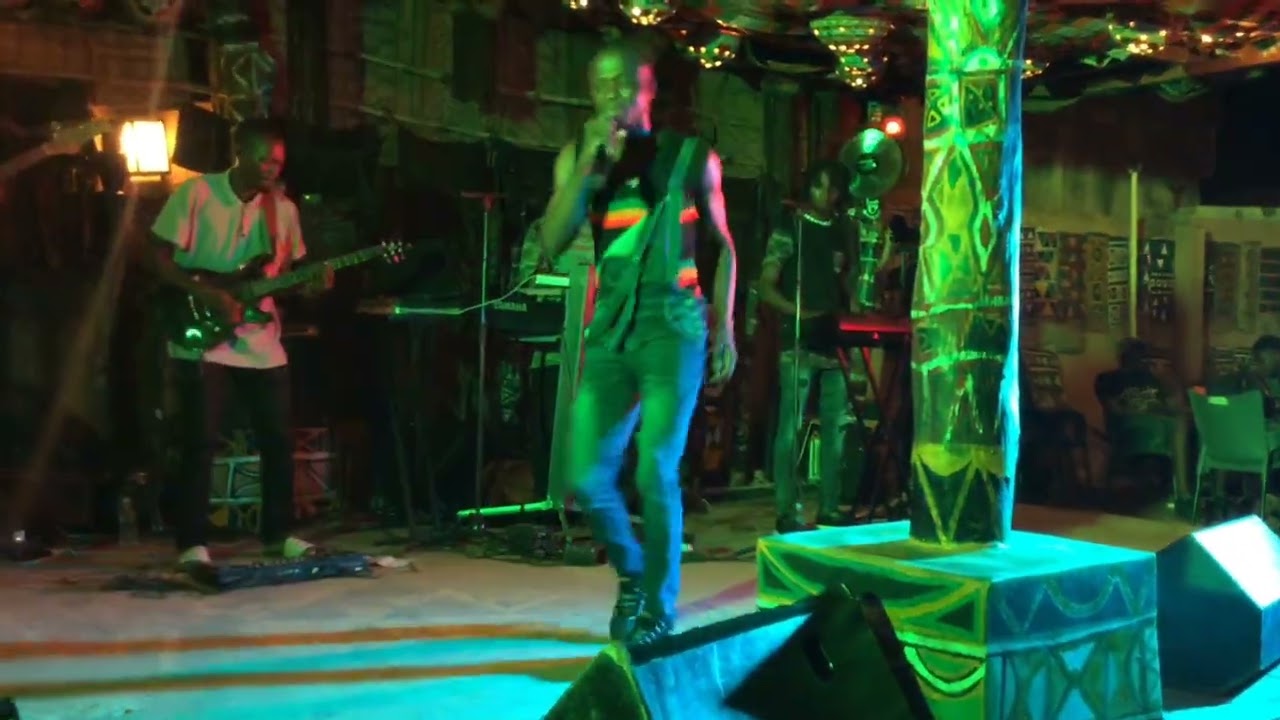 Moa Dadiss_ Non Non Non_live