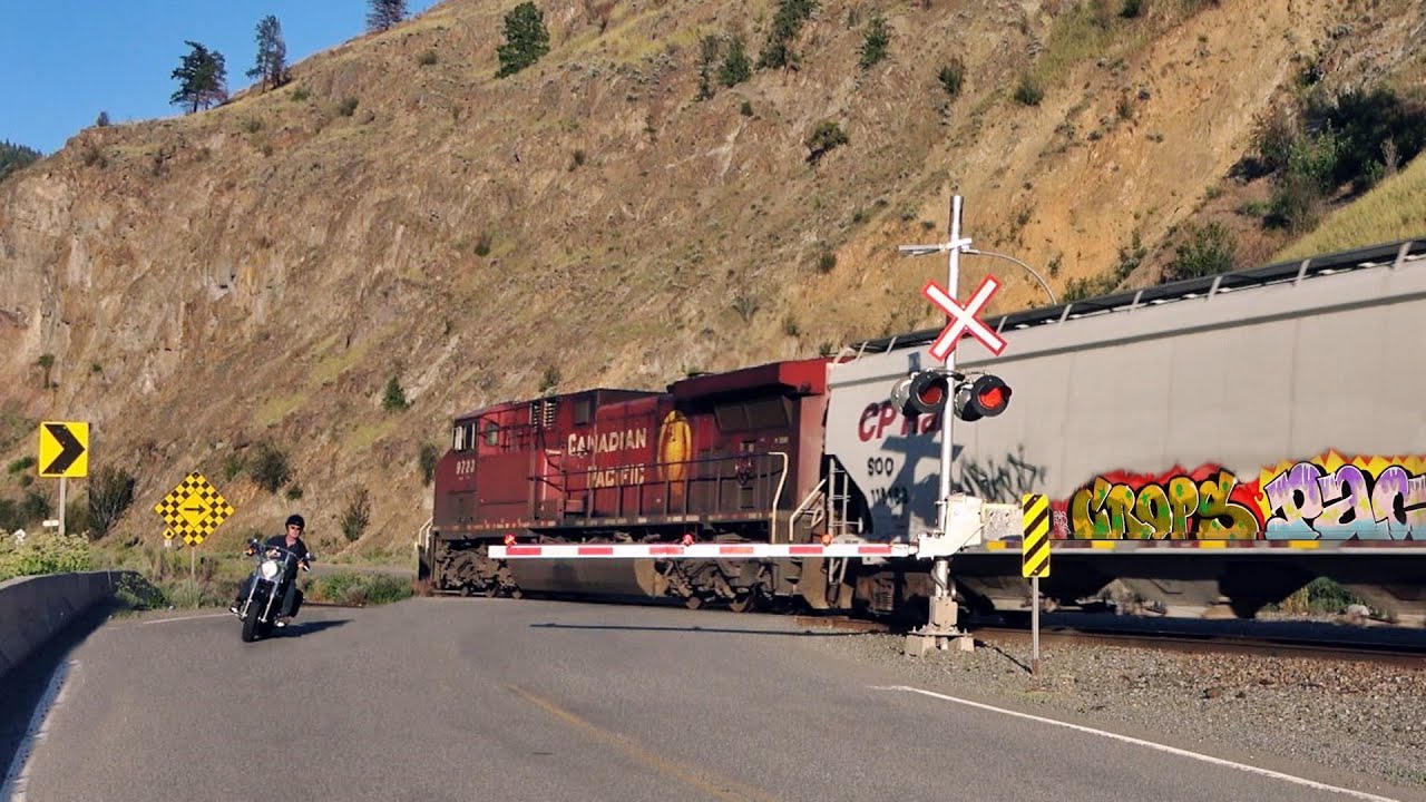 No Help Needed, Only 1 CP Engine Pulls Entire Grain Train Uphill, On CP&rsquo;s Thompson Subdivision