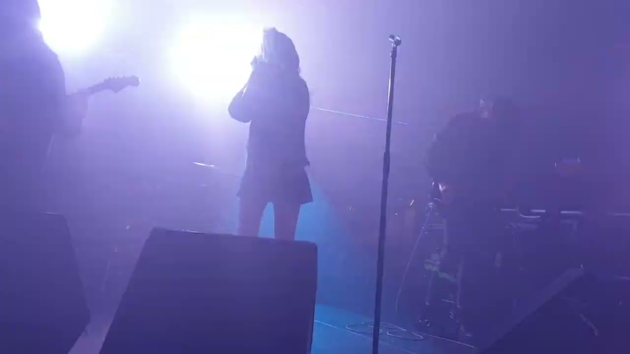 Sky Ferreira - Descending (Live at Southbank, London, 17/6/22)