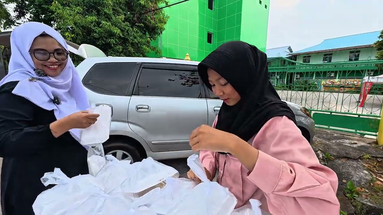 Ibu Eka dan Risma Berbagi Takjil Berbuka Puasa❗Terimekasih yang Derma