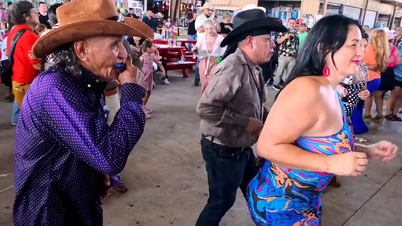 Así se baila en la pulga de álamo tx pura cunbia 