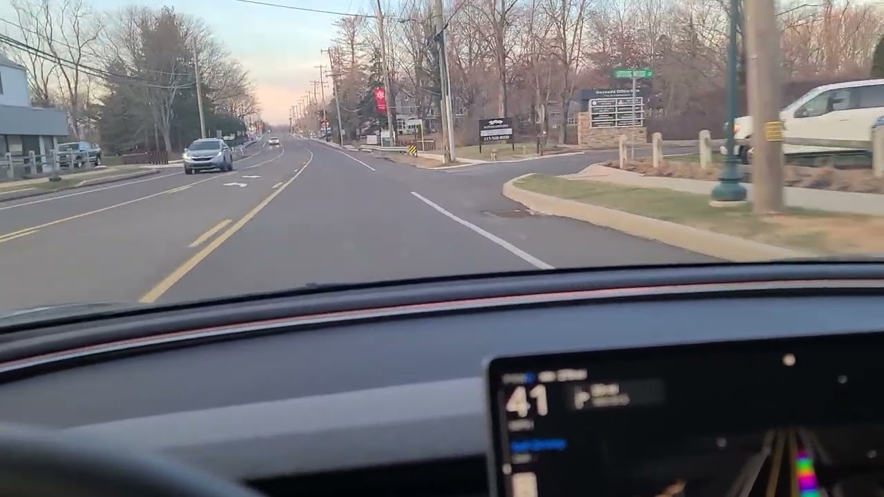 Tesla FSD 14.2 1.25 faces emergency vehicle 