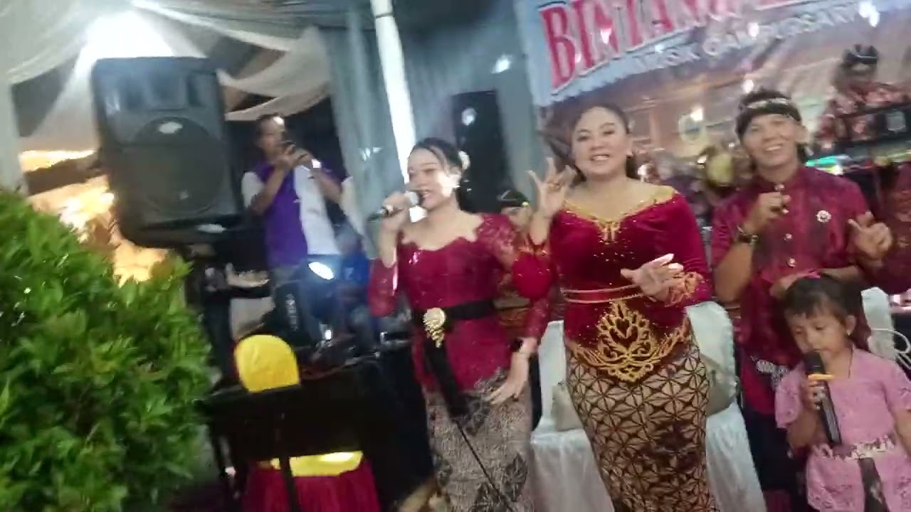 KOLEKSI pribadi hajatan pak ikin dan mbak umi wedding Eko & ica