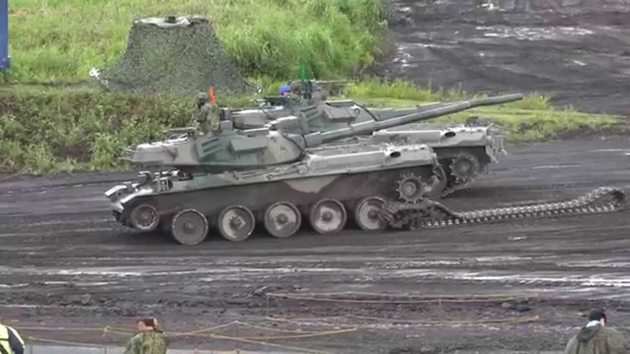 74式戦車の履帯脱落と回収作業 富士総合火力演習 第1学校予行
