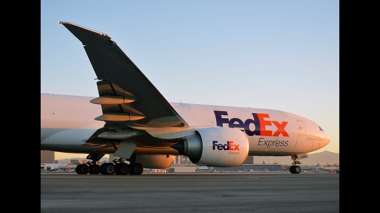 FEDEX Boeing 777-FS2(LR) [N895FD] CLOSE UP Taxi and Takeoff