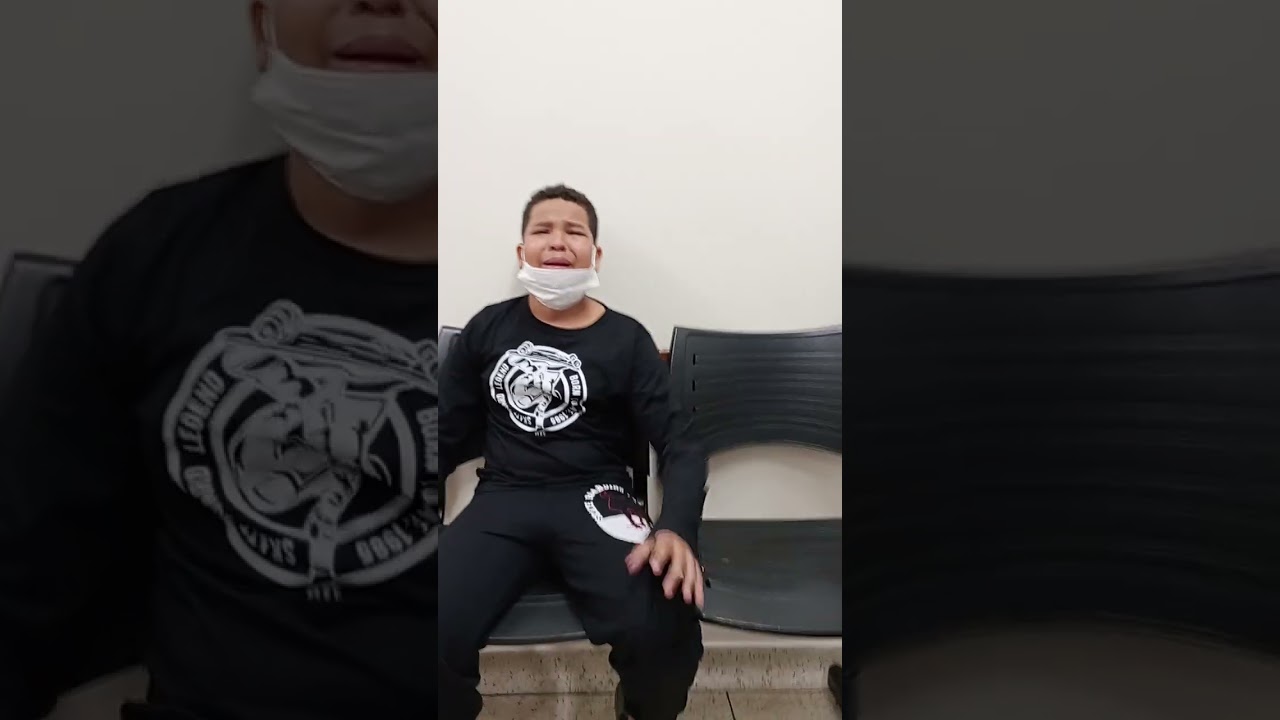 tomando bezetacil Funny injection لقد أصيب بإبرة 他被針扎了 그는 바늘에 맞았다