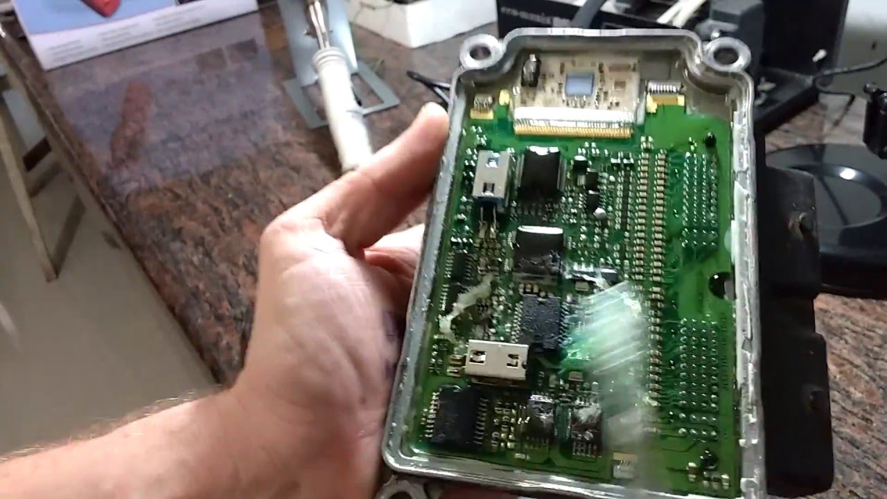 Removendo e soldando driver de saida central de injeçao - Nasscar Scanners