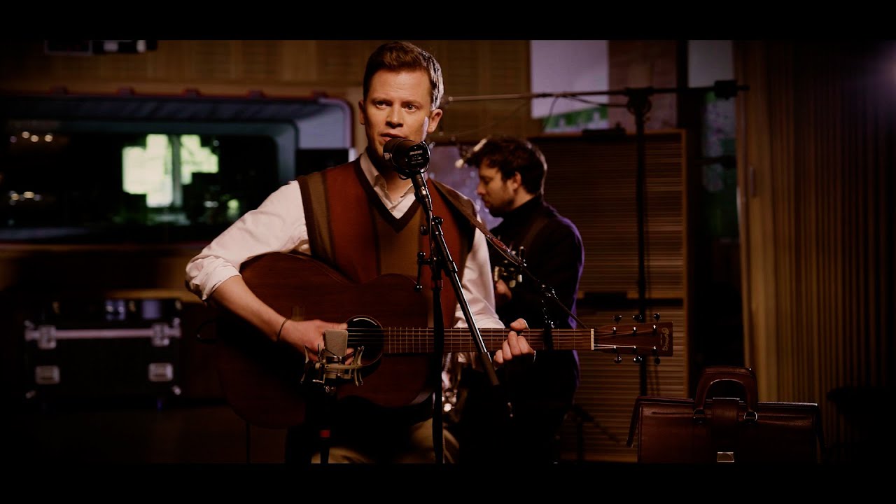 Tobias Poetzelsberger - The Moon (Official Video)